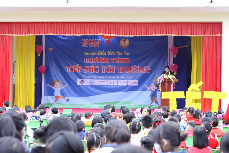 Điều ước cho em đến với học sinh khó khăn tại xã Sơn Phú (huyện Hương Sơn, Hà Tĩnh). Điều ước cho em đến với học sinh khó khăn tại xã Sơn Phú (huyện Hương Sơn, Hà Tĩnh).