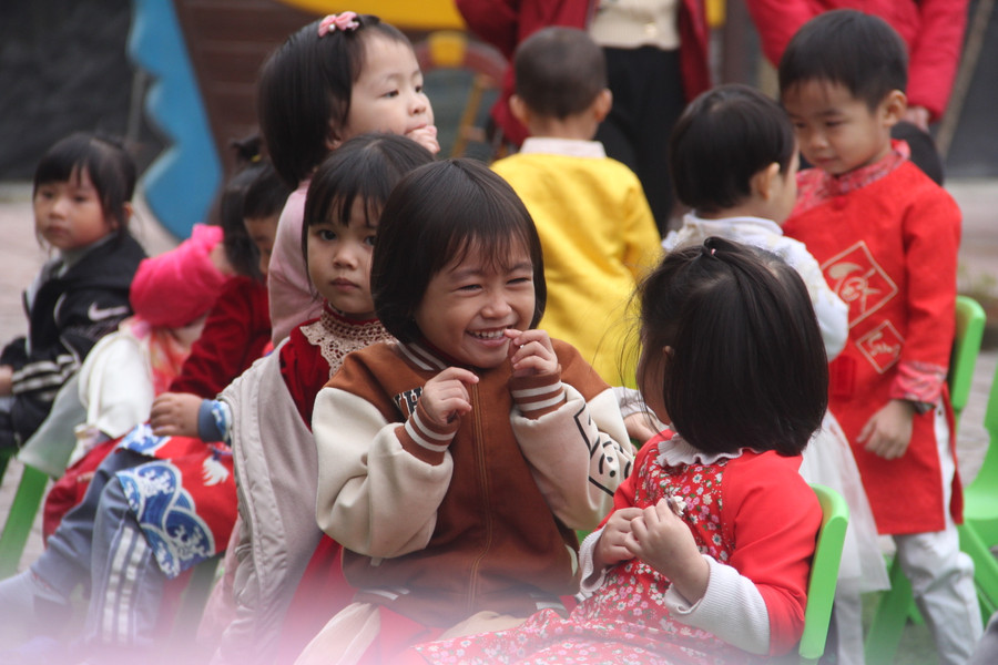 Trường mầm non Sơn Phú hiện có hơn 150 học sinh trong đó nhiều em có hoàn cảnh vô cùng éo le như: con mồ côi, nhà hộ nghèo... Trường mầm non Sơn Phú hiện có hơn 150 học sinh trong đó nhiều em có hoàn cảnh vô cùng éo le như: con mồ côi, nhà hộ nghèo...