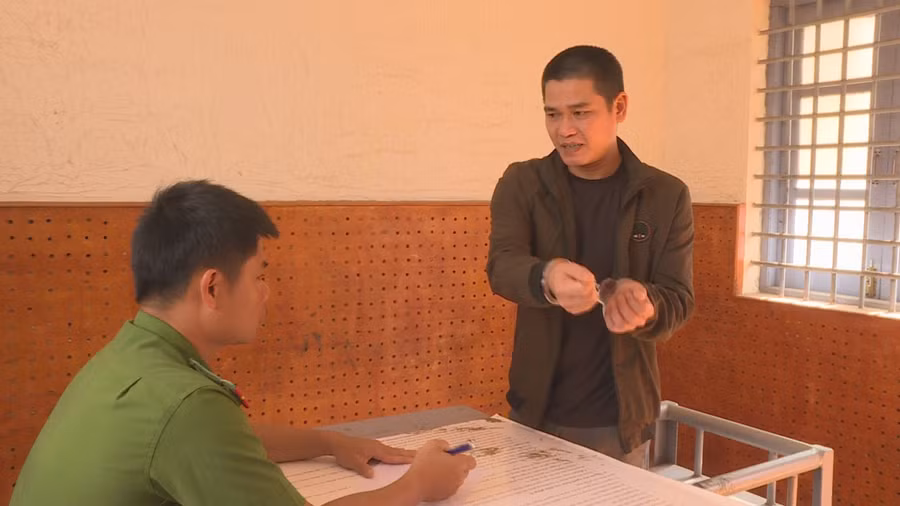 Trương Công Định ra đầu thú sau gần 12 năm lẩn trốn.