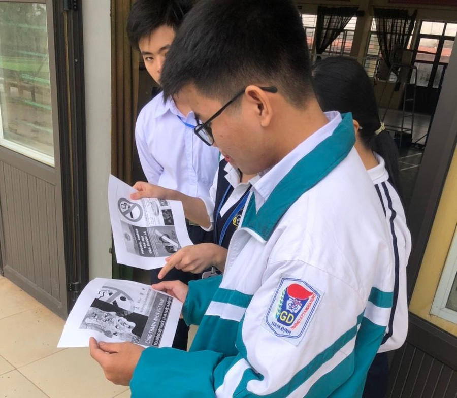 Tăng cường tuyên truyền, giáo dục để học sinh nói không với khói thuốc.