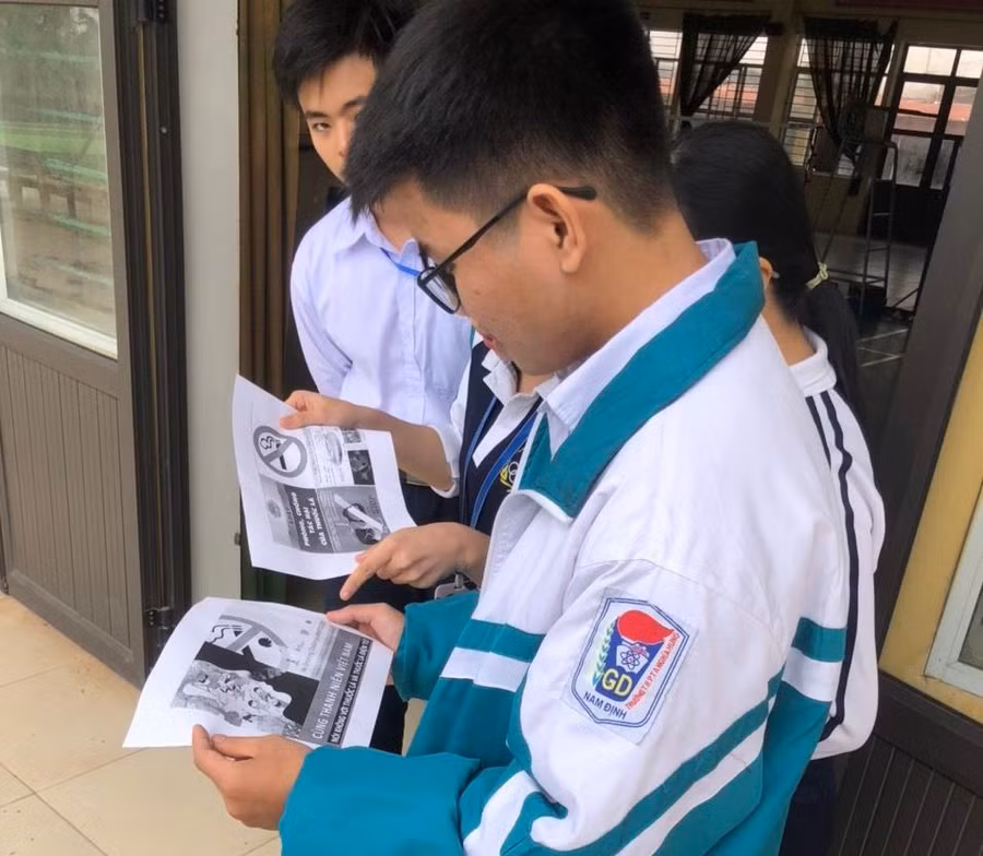 Tăng cường tuyên truyền, giáo dục để học sinh nói không với khói thuốc.