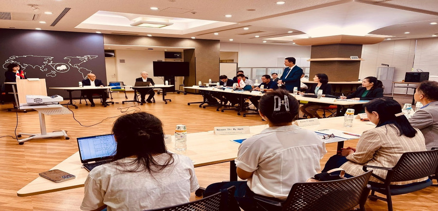 Quang cảnh buổi làm việc giữa Đoàn công tác Sở GD&ĐT Quảng Trị và Trường Đại học Eikei, tỉnh Hiroshima. Quang cảnh buổi làm việc giữa Đoàn công tác Sở GD&ĐT Quảng Trị và Trường Đại học Eikei, tỉnh Hiroshima.