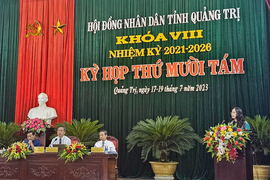 TS Lê Thị Hương, Giám đốc Sở GD&ĐT Quảng Trị giải trình nhiều vấn đề liên quan ngành giáo dục.