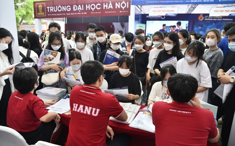 Hoạt động tư vấn tuyển sinh của Trường ĐH Hà Nội. Ảnh: NTCC. Hoạt động tư vấn tuyển sinh của Trường ĐH Hà Nội. Ảnh: NTCC.