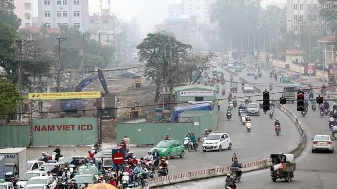 Nghe lãnh đạo phát ngôn sốc: "Đường Trường Chinh cong... mềm mại"