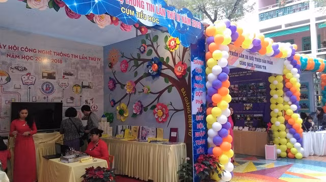 Khu trưng bày và giới thiệu sản phẩm tại Trường Mầm non CLC 20-10