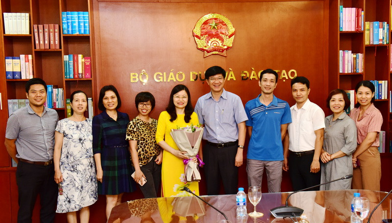 Tập thể Vụ Thi đua khen thưởng chúc mừng tân Phó Vụ trưởng Tập thể Vụ Thi đua khen thưởng chúc mừng tân Phó Vụ trưởng