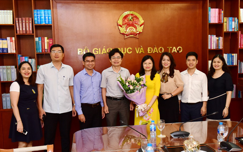 Phòng Tổng hợp Văn phòng Bộ GD&ĐT cũng chúc mừng TS Nguyễn Thị Hạnh Phòng Tổng hợp Văn phòng Bộ GD&ĐT cũng chúc mừng TS Nguyễn Thị Hạnh