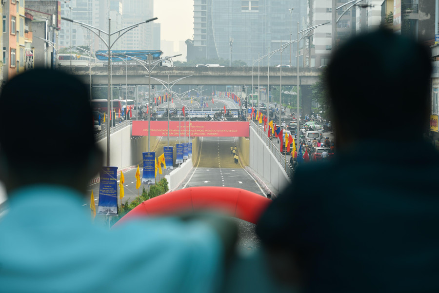 Hầm chui Lê Văn Lương – Tố Hữu là hầm chui thứ 4 ở Hà Nội, sau các hầm chui Kim Liên, Thanh Xuân, Trung Hoà.