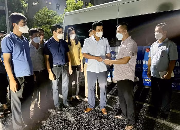 Phó Chủ tịch UBND tỉnh Phú Thọ Hồ Đại Dũng thăm hỏi, động viên các gia đình có người bị nạn.