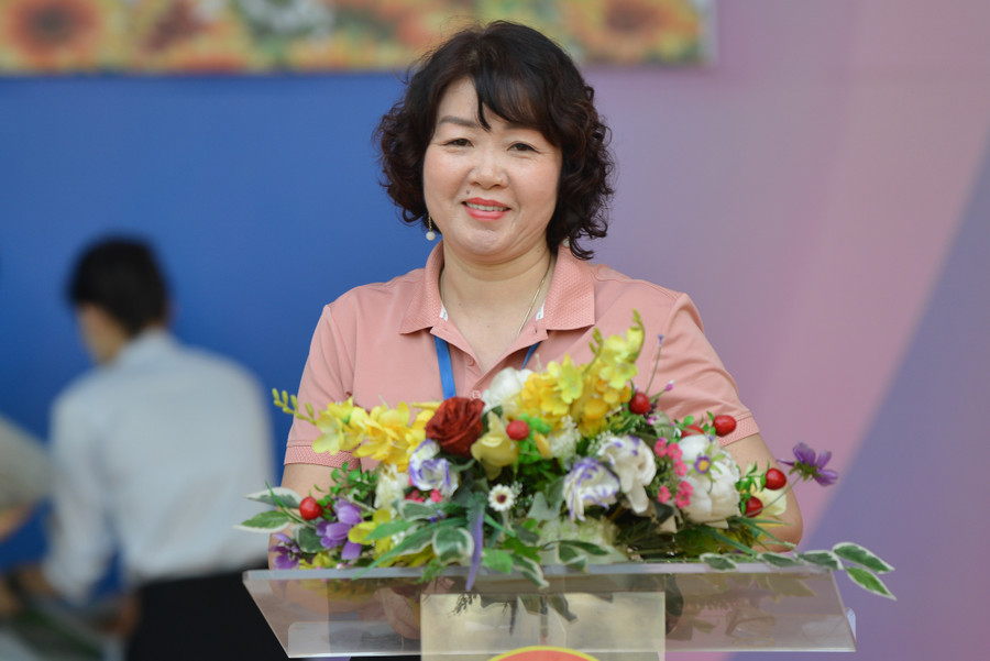 Cô Nguyễn Thị Bích Vân – Bí thư Chi bộ, Hiệu trưởng nhà trường phát biểu tại sự kiện.