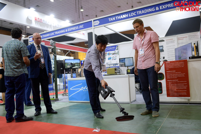 Triển lãm giới thiệu nhiều chủng loại về quân y, quân phục, phương tiện và công nghệ liên quan đến quốc phòng, cảnh sát và lực lượng vũ trang chống khủng bố nói chung.