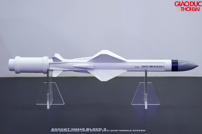 Exocet MM40 Block 3 là dòng tên lửa chống hạm của Pháp. Tên lửa này có thể được phóng từ tàu chiến, có tầm bay tối đa 180 km.