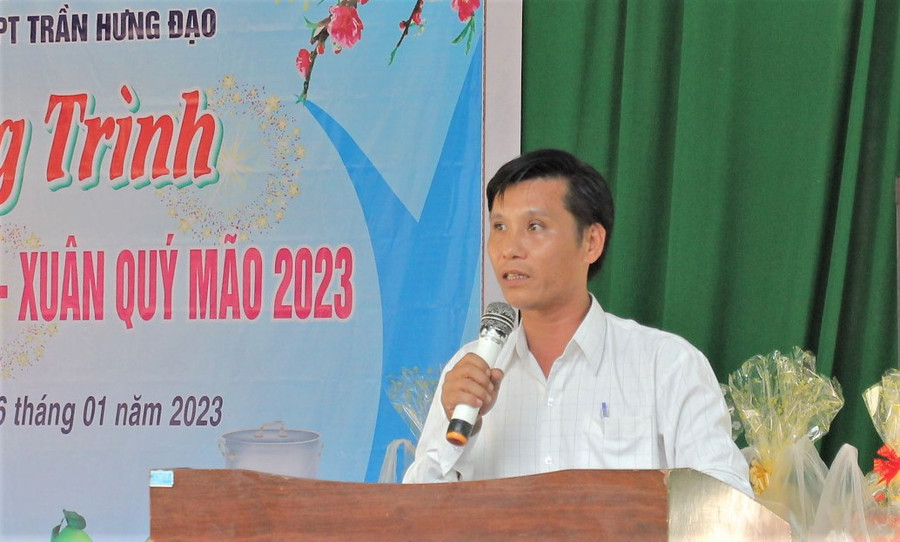 Thầy Nguyễn Quang Ngọc gửi lời cảm ơn tới các đơn vị, mạnh thường quân. Thầy Nguyễn Quang Ngọc gửi lời cảm ơn tới các đơn vị, mạnh thường quân.