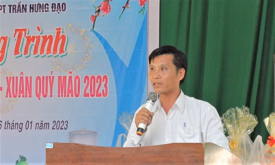 Thầy Nguyễn Quang Ngọc gửi lời cảm ơn tới các đơn vị, mạnh thường quân. Thầy Nguyễn Quang Ngọc gửi lời cảm ơn tới các đơn vị, mạnh thường quân.