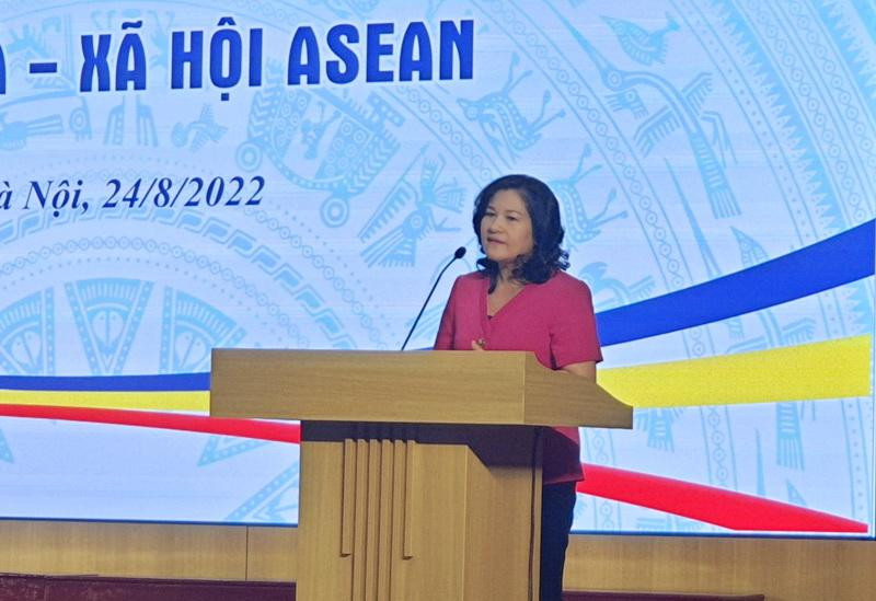 Thứ trưởng Bộ Lao động – Thương binh và Xã hội Nguyễn Thị Hà phát biểu tại Hội nghị