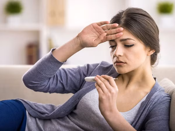 Dấu hiệu nhận biết sốt vi-rút ở người lớn