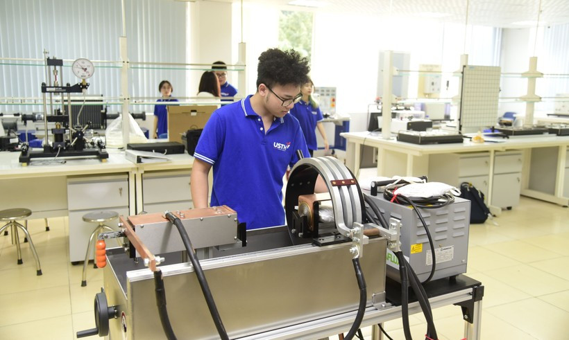 Giờ thực hành của sinh viên Trường ĐH Khoa học và Công nghệ Hà Nội. Ảnh: NTCC Giờ thực hành của sinh viên Trường ĐH Khoa học và Công nghệ Hà Nội. Ảnh: NTCC