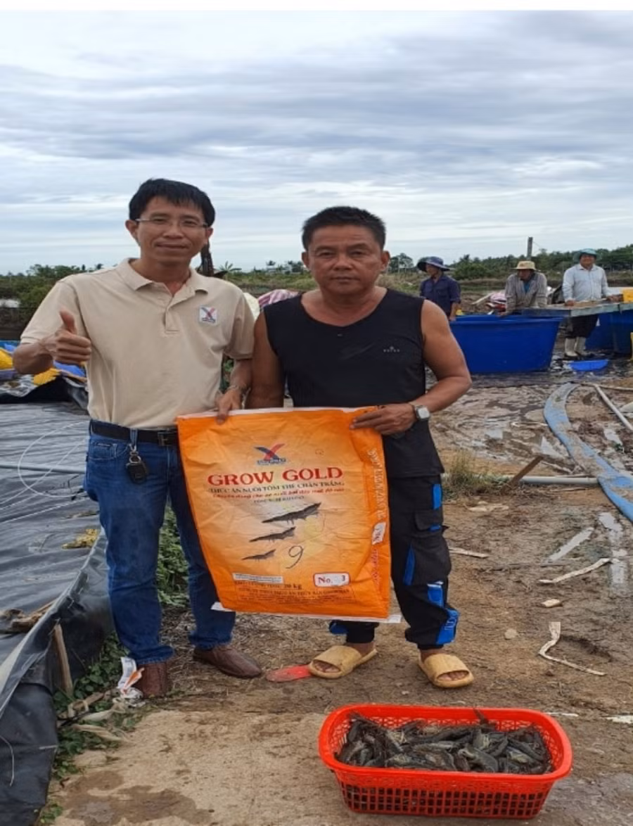 Sản phẩm tôm thẻ được anh Ngọt – Sóc Trăng nuôi bằng sản phẩm của Growmax