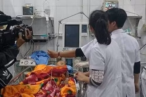 Sức khỏe học sinh trong vụ sập lan can ở Trường tiểu học Văn Môn đã ổn định