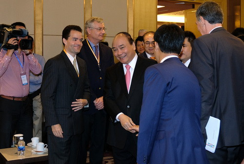 Thủ tướng Nguyễn Xuân Phúc: Mỗi đồng vốn đầu tư vào nền kinh tế chính là một “lá phiếu” ủng hộ đối với Chính phủ. Thủ tướng Nguyễn Xuân Phúc: Mỗi đồng vốn đầu tư vào nền kinh tế chính là một “lá phiếu” ủng hộ đối với Chính phủ.