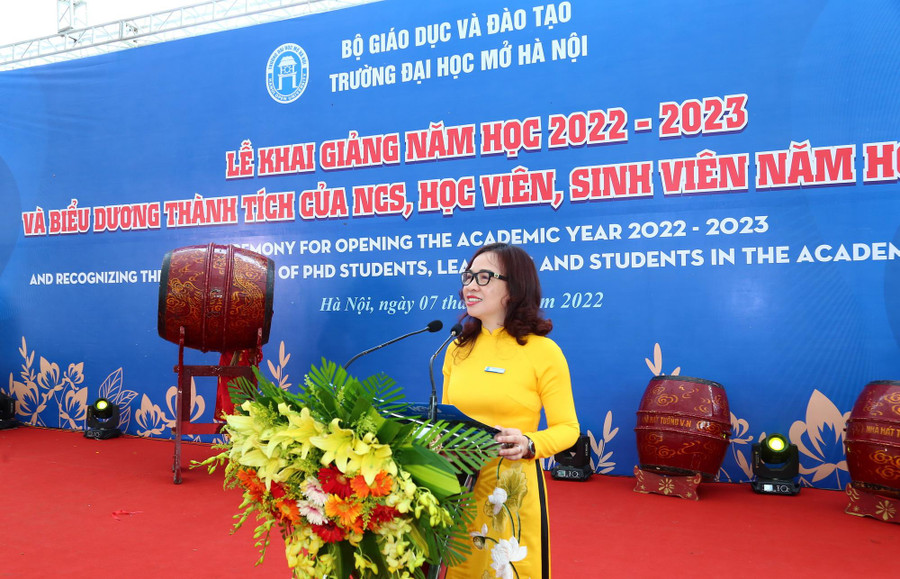 PGS.TS Nguyễn Thị Nhung phát biểu tại lễ khai giảng. PGS.TS Nguyễn Thị Nhung phát biểu tại lễ khai giảng.