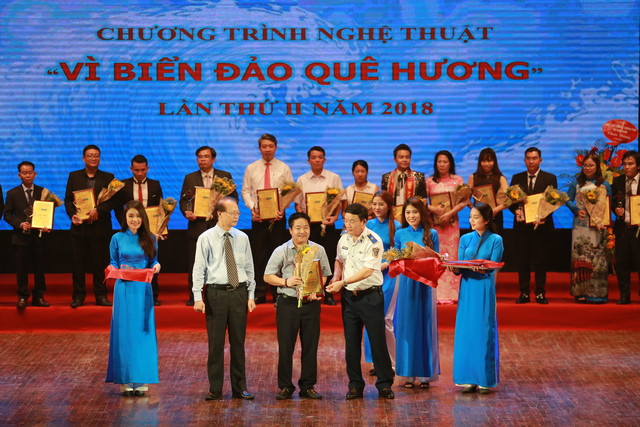 Vinh danh những cá nhân có nhiều đóng góp vì Biển đảo quê hương