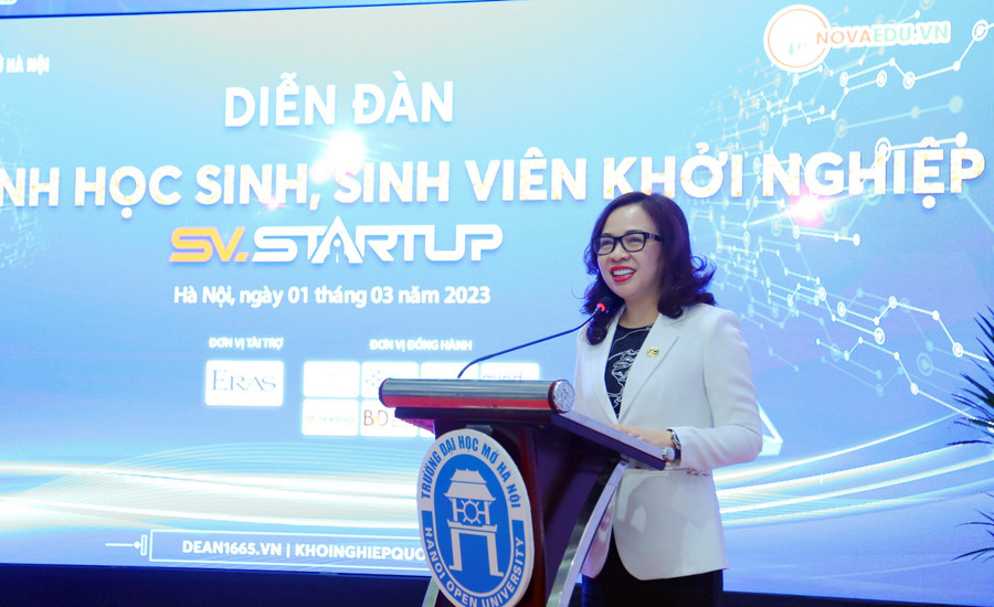 PGS.TS Nguyễn Thị Nhung - Hiệu trưởng Trường ĐH Mở Hà Nội phát biểu tại diễn đàn. PGS.TS Nguyễn Thị Nhung - Hiệu trưởng Trường ĐH Mở Hà Nội phát biểu tại diễn đàn.