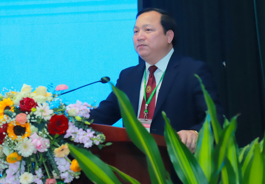 TS Vũ Ngọc Huyên - Phó Giám đốc Học viện Nông nghiệp Việt Nam phát biểu tại buổi lễ. TS Vũ Ngọc Huyên - Phó Giám đốc Học viện Nông nghiệp Việt Nam phát biểu tại buổi lễ.