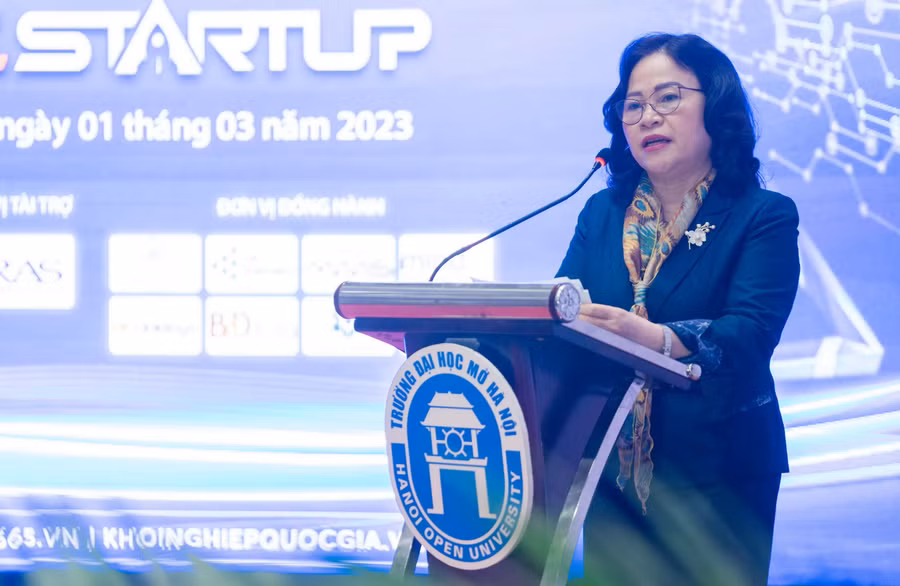 Thứ trưởng Bộ GD&amp;ĐT Ngô Thị Minh phát biểu tại diễn đàn.