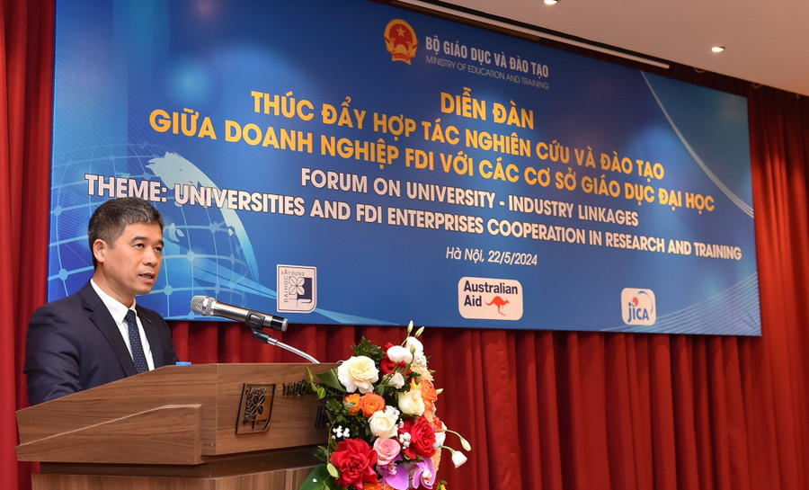 PGS. TS. Hoàng Tùng - Hiệu trưởng Trường Đại học Xây dựng Hà Nội phát biểu chào mừng Diễn đàn. PGS. TS. Hoàng Tùng - Hiệu trưởng Trường Đại học Xây dựng Hà Nội phát biểu chào mừng Diễn đàn.