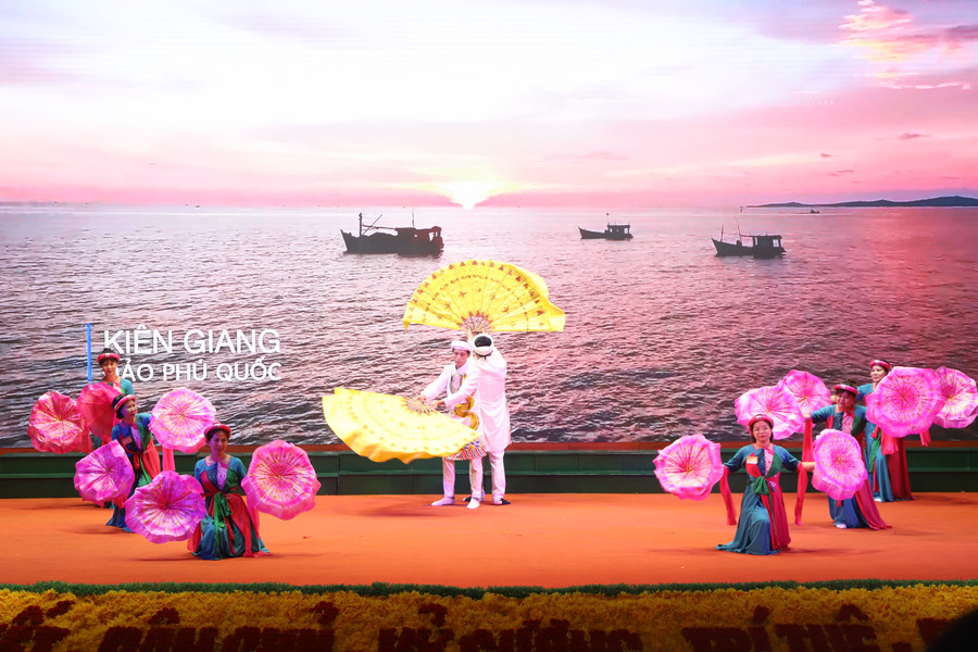 Hội thi là đợt sinh hoạt chính trị sâu rộng. Hội thi là đợt sinh hoạt chính trị sâu rộng.