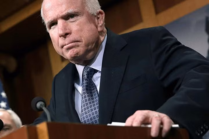 Thượng nghị sỹ John McCain can ngăn ông Trump khôi phục việc tra tấn