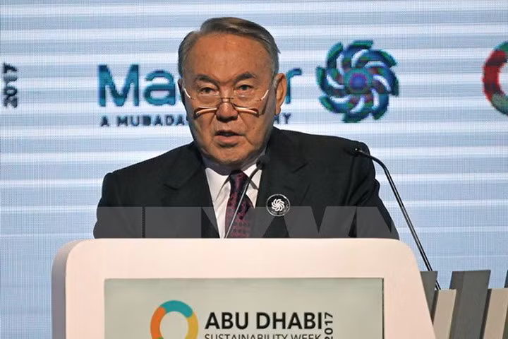 Tổng thống Nursultan Nazarbayev phát biểu tại hội nghị ở Abu Dhabi, ngày 16/1. (Nguồn: AFP/TTXVN)
