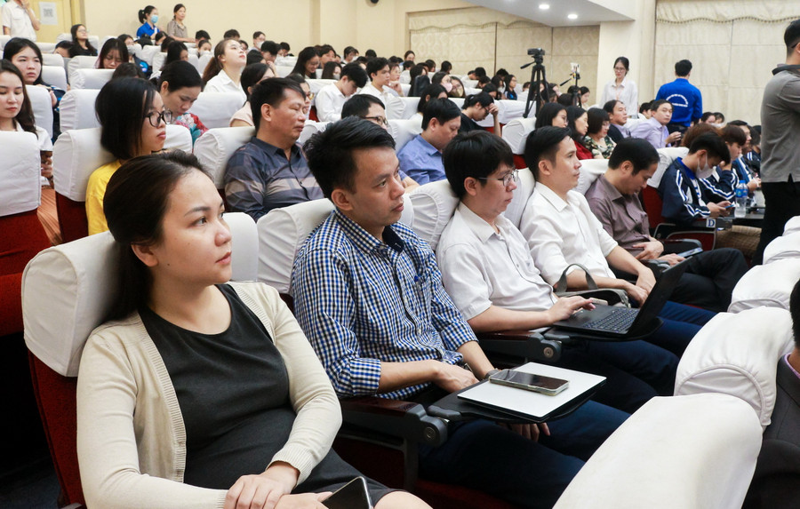 Các đại biểu, nhà khoa tham gia sự kiện. Các đại biểu, nhà khoa tham gia sự kiện.