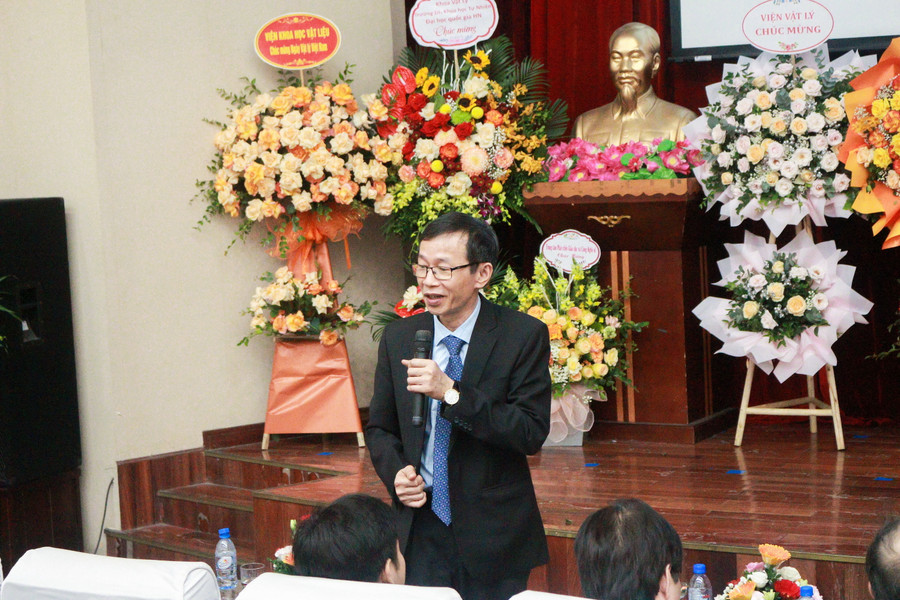 GS.TS Nguyễn Văn Minh trao đổi tại buổi lễ. GS.TS Nguyễn Văn Minh trao đổi tại buổi lễ.