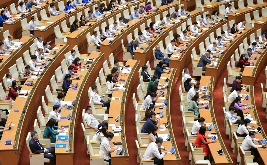 Các đại biểu tham dự phiên chất vấn, trả lời chất vấn sáng 6/11. Các đại biểu tham dự phiên chất vấn, trả lời chất vấn sáng 6/11.