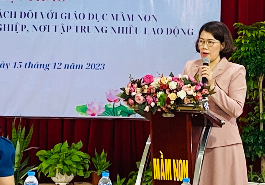 Bà Hoàng Thị Dinh, Phó Vụ trưởng Vụ GDMN phát biểu tại Hội thảo. Bà Hoàng Thị Dinh, Phó Vụ trưởng Vụ GDMN phát biểu tại Hội thảo.