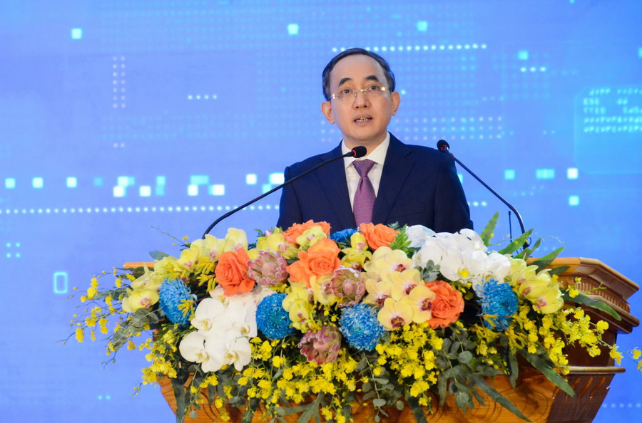 PGS.TS Hồ Xuân Năng - Chủ tịch Tập đoàn Phenikaa phát biểu tại Hội thảo quốc tế “Nguồn nhân lực bán dẫn Việt Nam trong chuỗi cung ứng toàn cầu”.