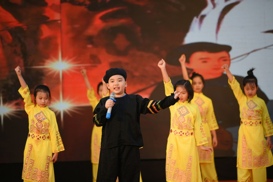 Hội đồng Đội Thành phố phối hợp với Trường Lê Duẩn, Hội đồng Đội quận Cầu Giấy tổ chức chương trình tổng kết Liên hoan ca khúc măng non “Tiến lên đoàn viên”. Trong chương trình, Ban Tổ chức trao 1 giải Đặc biệt, 1 giải Nhất, 5 giải Nhì, 11 giải Ba, 45 giải Khuyến khích, và tuyên dương 15 tập thể lớp tiêu biểu với số lượt học sinh tương tác, tham gia trả lời các câu hỏi cao nhất; tuyên dương 15 giáo viên phụ trách Đội có thành tích xuất sắc trong việc hướng dẫn và khích lệ học sinh tham gia cuộc thi.