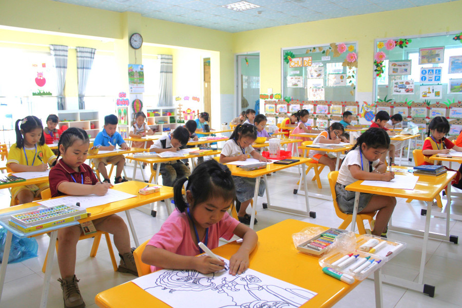 Thí sinh tự tin thể hiện năng khiếu tạo hình tại Hội thi. (Ảnh: TT)