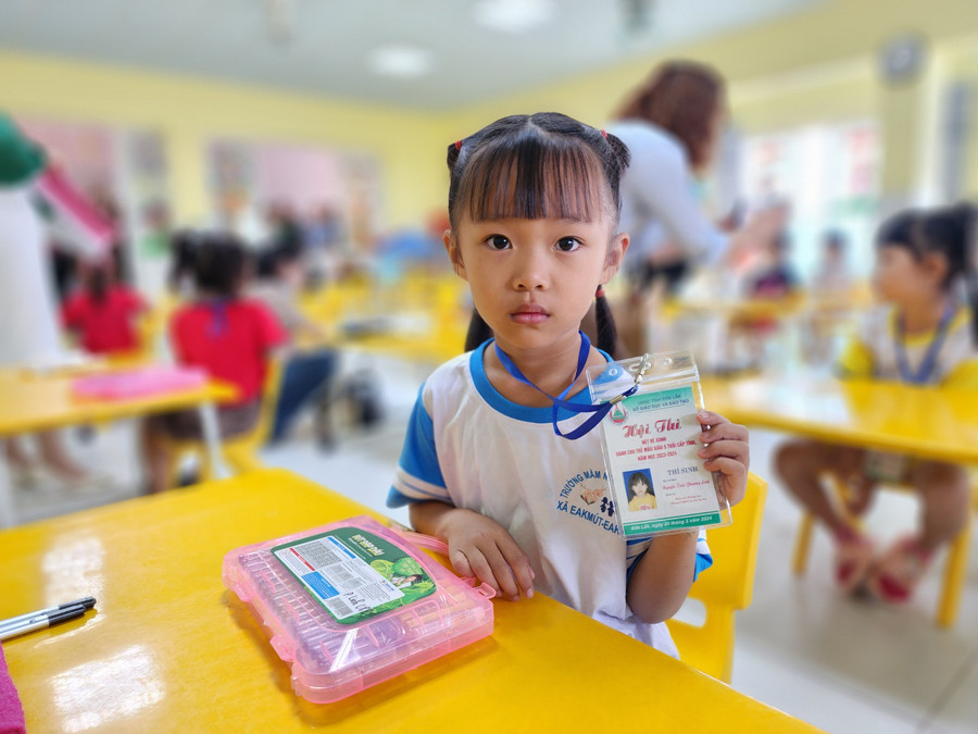 Một thí sinh đến từ huyện Ea Kar tự tin sau khi hoàn thành bài thi. (Ảnh: TT)