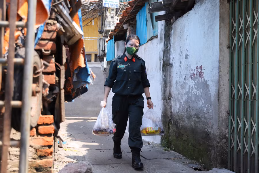 Để đảm bảo giãn cách, chương trình phân rõ các tổ nhỏ, không tụ tập đông người. Tất cả người tham gia đều đã được tiêm vắc xin ngừa Covid-19.