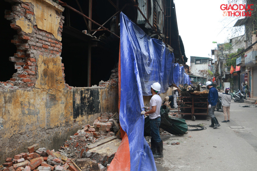 Toàn bộ khu vực bị cháy sau 7 ngày, đến ngày hôm nay mới tiến hành quây quạt.