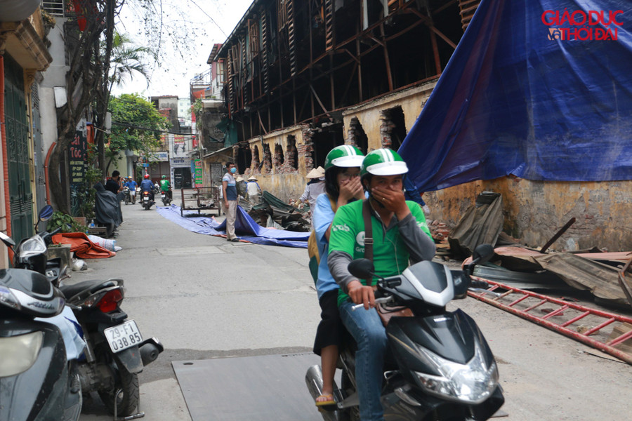 Có 2/9 điểm quan trắc nước mặt có giá trị Hg nằm ngoài khoảng khuyến cáo của WHO ảnh hưởng đến sức khỏe con người, đó là điểm NM-HĐ 02 (hồ Hạ Đình) và điểm TL 05 (sông Tô Lịch tại điểm cách ngõ 320 Khương Đình 1,5 km về phía hạ lưu).