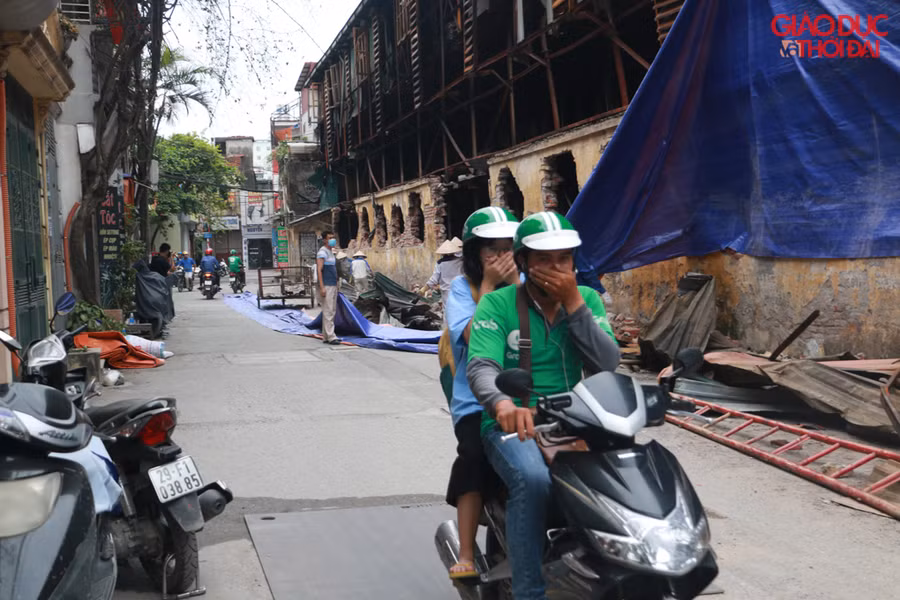 Có 2/9 điểm quan trắc nước mặt có giá trị Hg nằm ngoài khoảng khuyến cáo của WHO ảnh hưởng đến sức khỏe con người, đó là điểm NM-HĐ 02 (hồ Hạ Đình) và điểm TL 05 (sông Tô Lịch tại điểm cách ngõ 320 Khương Đình 1,5 km về phía hạ lưu).