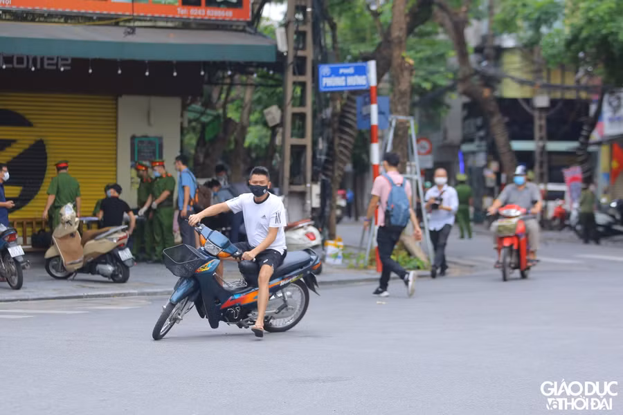 Qua kiểm tra, bên cạnh ra đường đúng với quy định, tổ công tác đã phát hiện ra nhiều trường hợp không chính đáng.