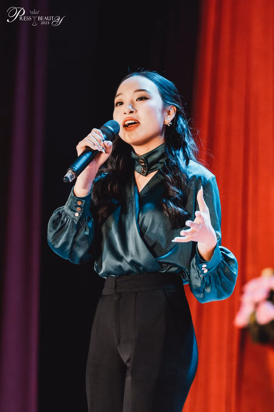 Thể hiện quan điểm về hành vi quấy rối tình dục bằng ánh mắt, thí sinh Hoàng Thị Ngọc Hà (SBD 07) đã cho thấy góc nhìn mới ở một vấn đề vốn đã quen thuộc.