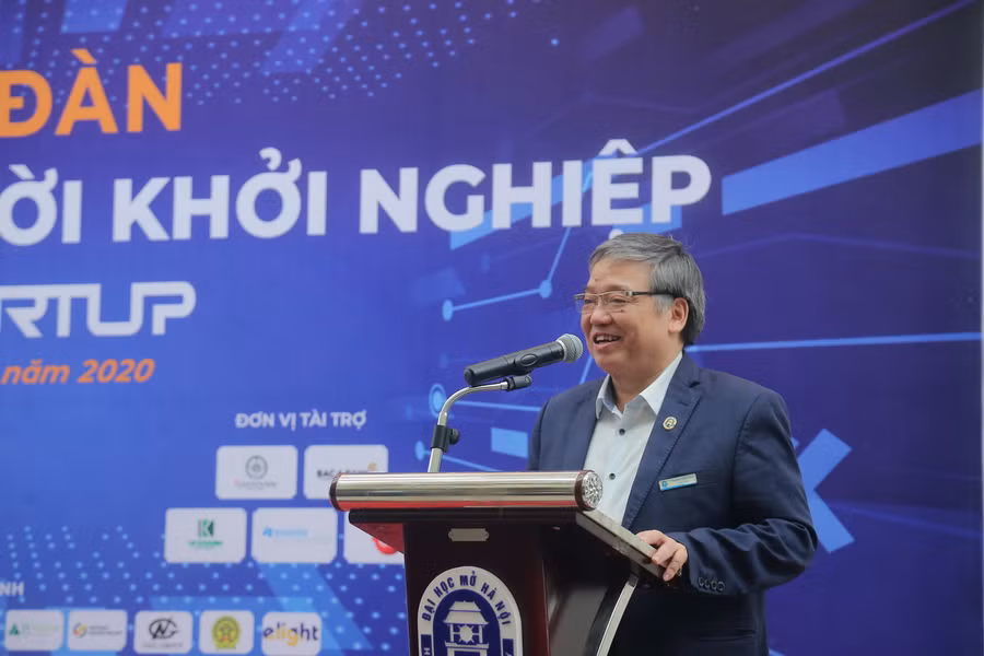 TS Trương Tiến Tùng đã truyền cảm hứng cho sinh viên về khởi nghiệp