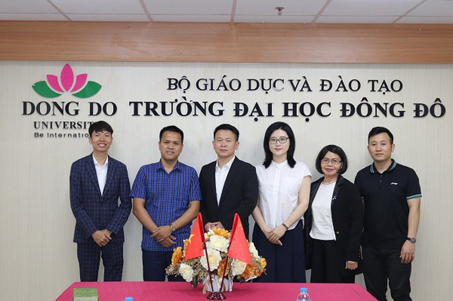 Trường ĐH Đông Đô đẩy mạnh ký hợp tác với các đối tác, doanh nghiệp nước ngoài nhằm tăng cơ hội việc làm thu nhập tốt cho sinh viên. Trường ĐH Đông Đô đẩy mạnh ký hợp tác với các đối tác, doanh nghiệp nước ngoài nhằm tăng cơ hội việc làm thu nhập tốt cho sinh viên.